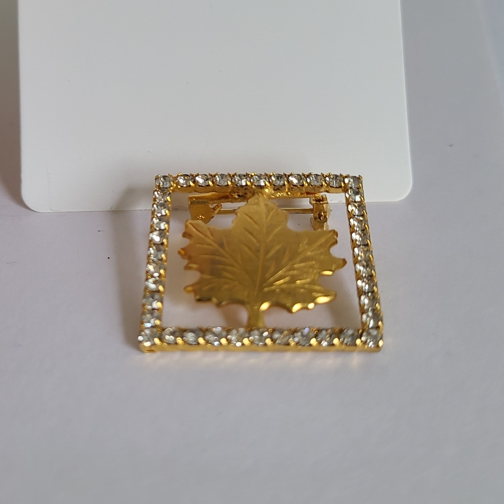 Vintage Gilded Gold Tone Rhinestone Square Canada Maple Leaf Brooch Pin - Picture 7 of 12